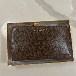 Michael Kors Jet Set Wristlet